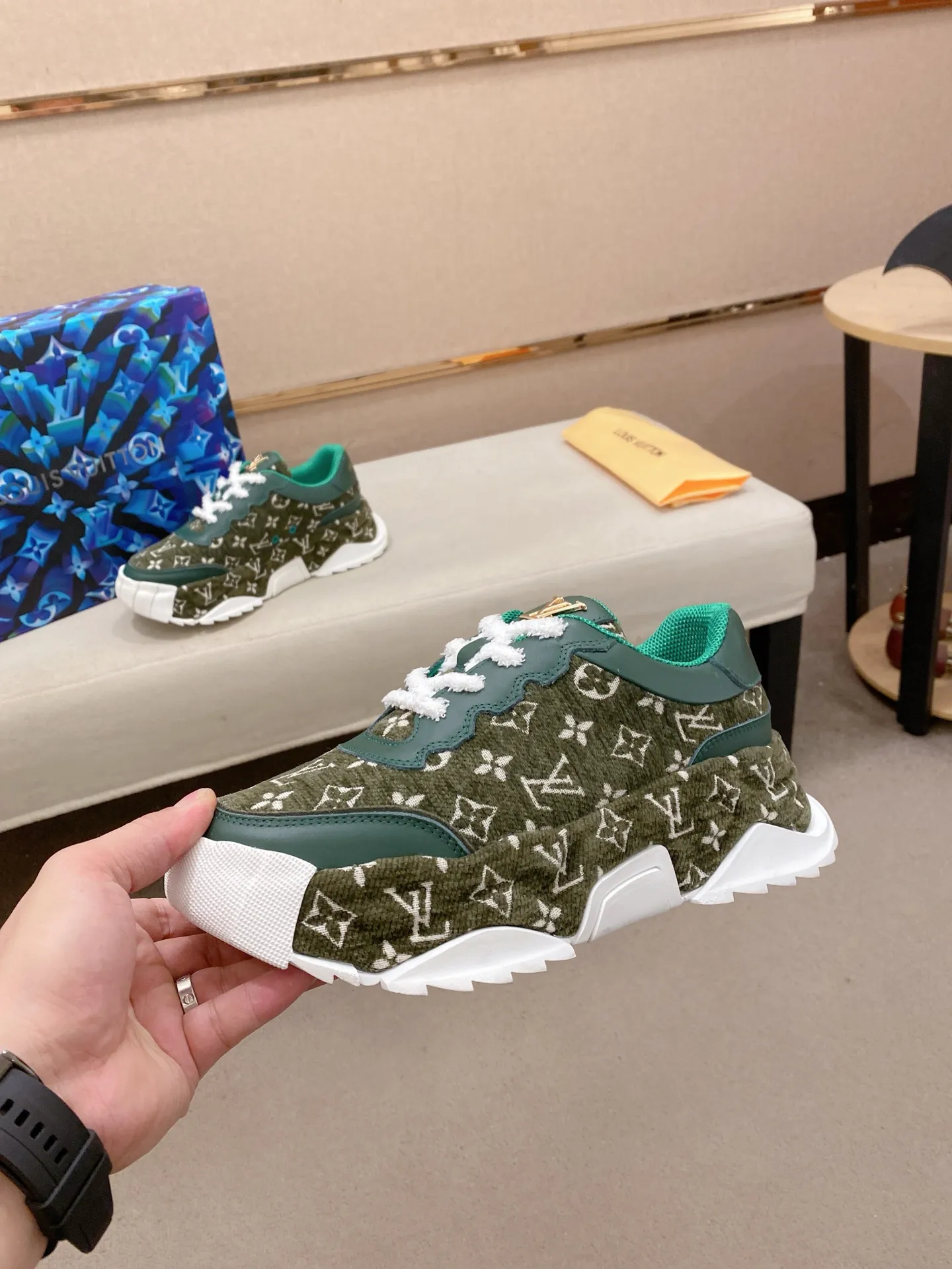 Factory price 600💰 Louis Vuitton (Louis Vuitton/lv) official website 1:1 copy 👊🏻Upper 🇮🇹Imported cowhide🇩🇪Lining imported breathable mesh lining. The original outsole is molded to reflect the identity of every man, and the upper foot is elegant and stable🚶🏻🚶🏻The high-end custom counter original replica📯The shoe last remains unchanged regardless of wind and rain, and can withstand the verification of time🔍️,🔵 Size: 39-45. Can be customized 38-46 non-refundable and non-exchangeable!